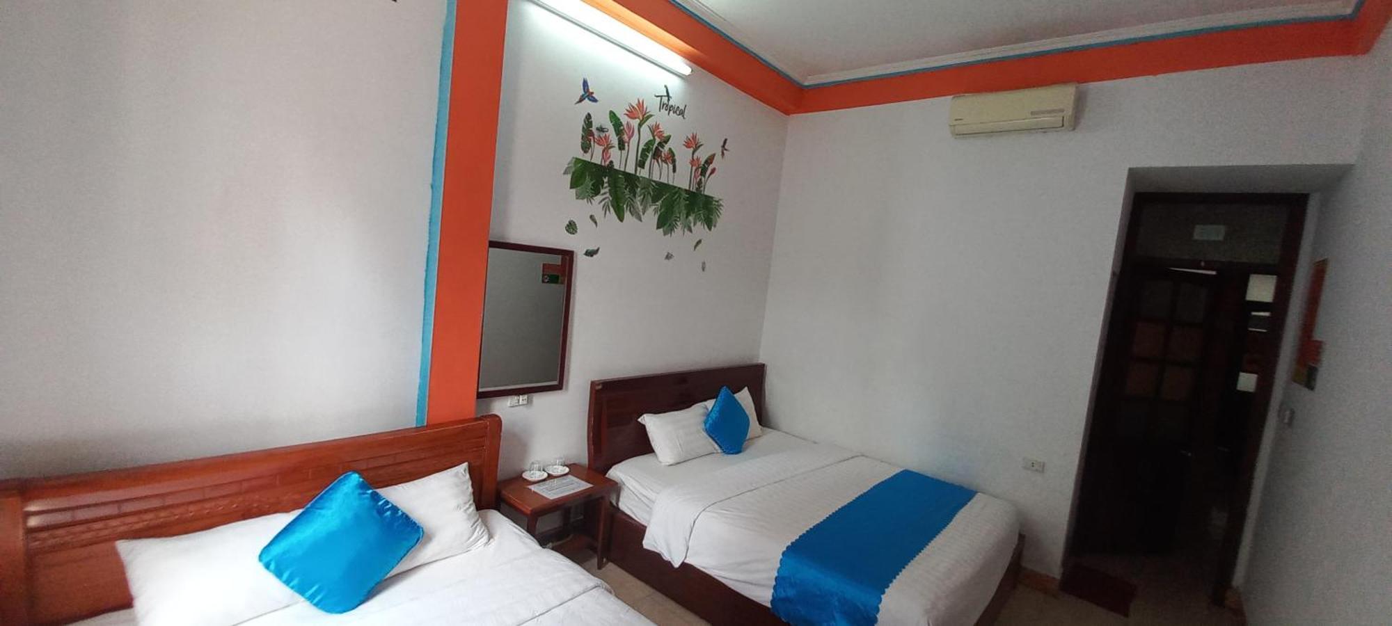 Alex Ha Long Hotel Exterior photo